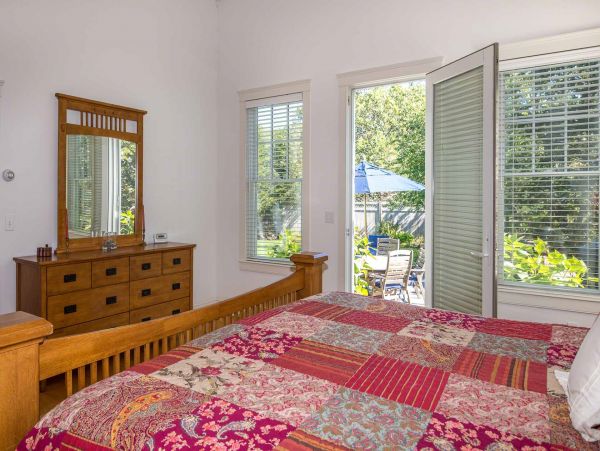 Cape Cod Home 994584