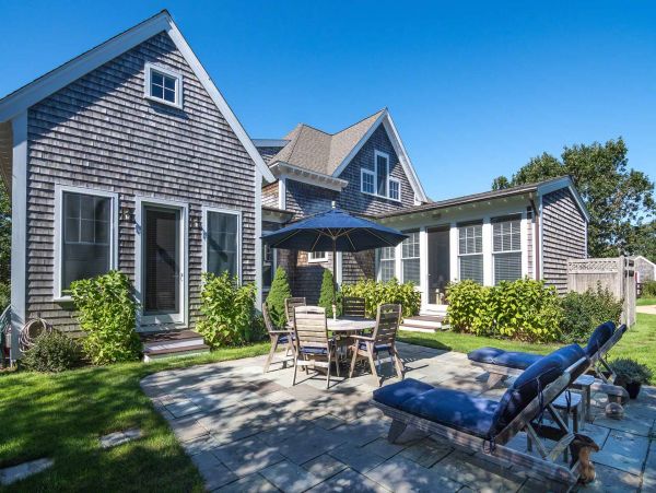 Cape Cod Home 994584