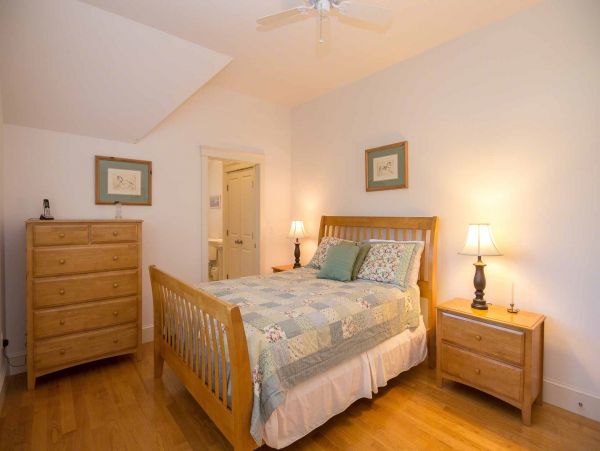 Cape Cod Home 994584