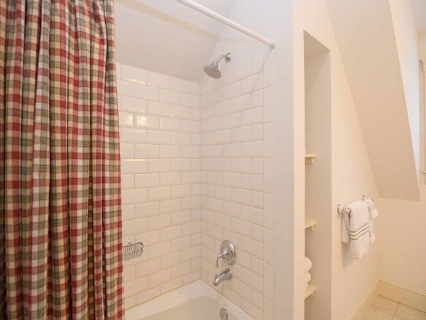 Cape Cod Home 994584