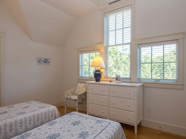 Cape Cod Home 994584