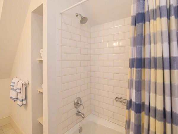 Cape Cod Home 994584