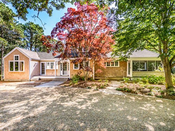 Cape Cod Home 994585