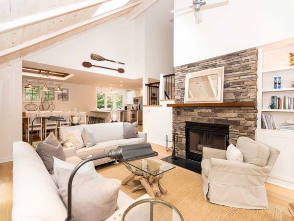 Cape Cod Home 994585