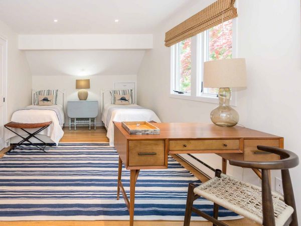 Cape Cod Home 994585