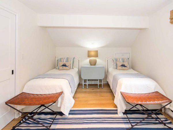 Cape Cod Home 994585