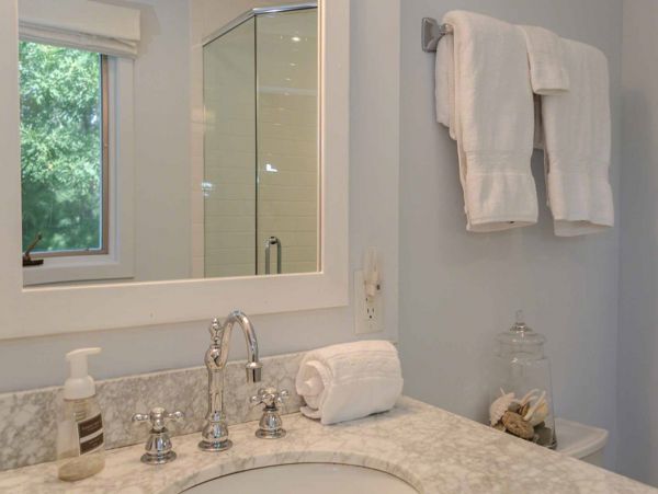 Cape Cod Home 994585