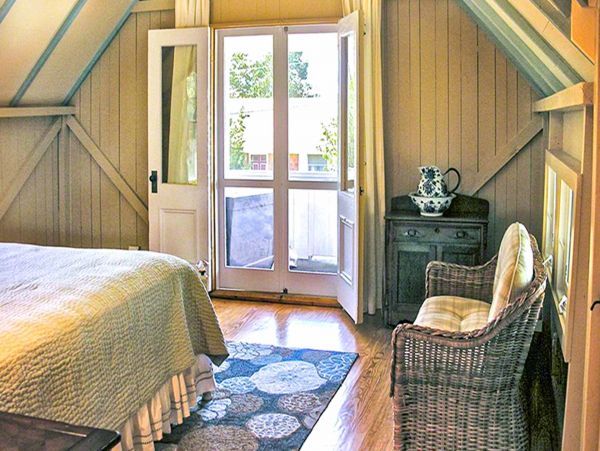 Cape Cod Home 994587
