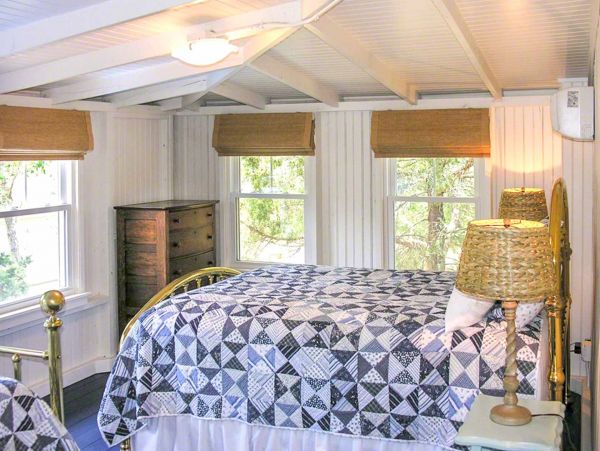 Cape Cod Home 994587