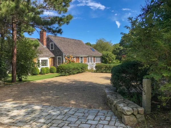 Cape Cod Home 994589