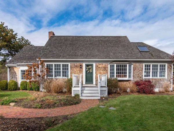 Cape Cod Home 994589
