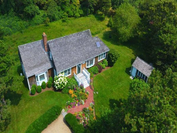 Cape Cod Home 994589