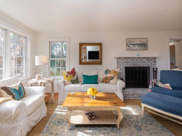 Cape Cod Home 994589