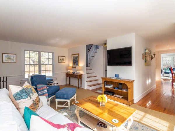 Cape Cod Home 994589
