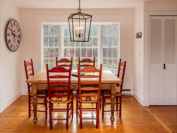 Cape Cod Home 994589