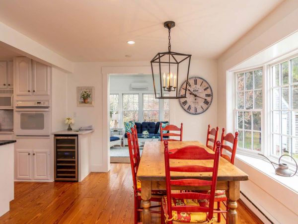 Cape Cod Home 994589