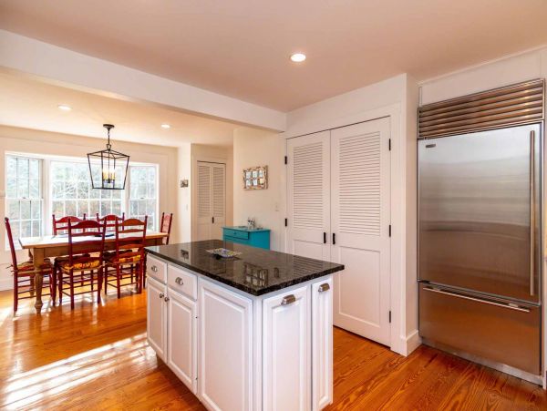 Cape Cod Home 994589