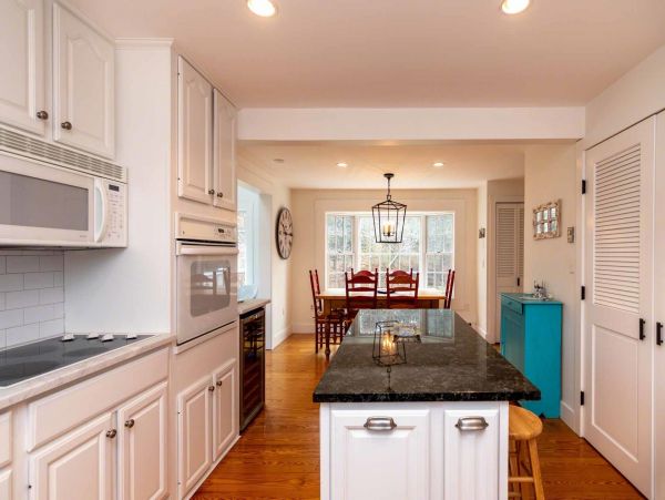 Cape Cod Home 994589