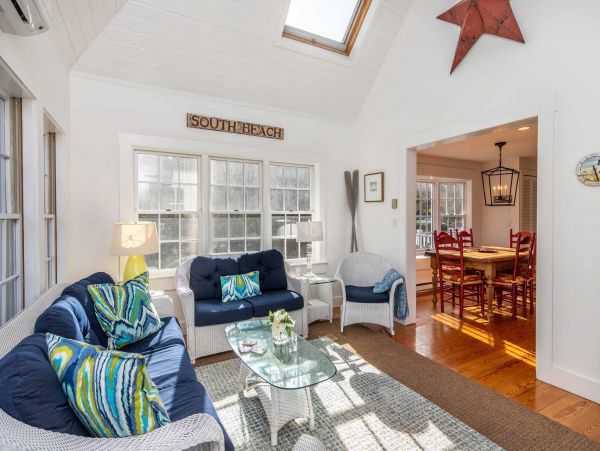 Cape Cod Home 994589