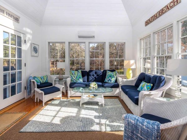 Cape Cod Home 994589