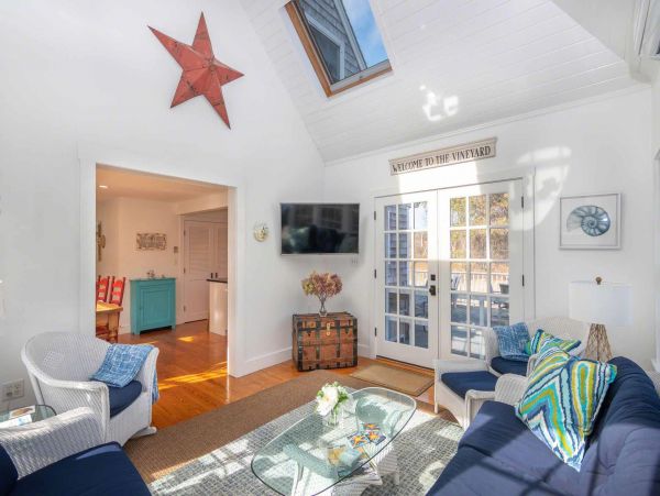 Cape Cod Home 994589