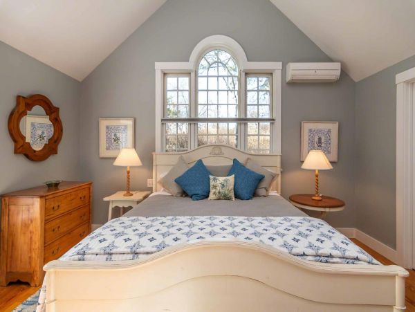 Cape Cod Home 994589