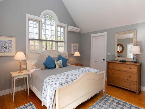 Cape Cod Home 994589