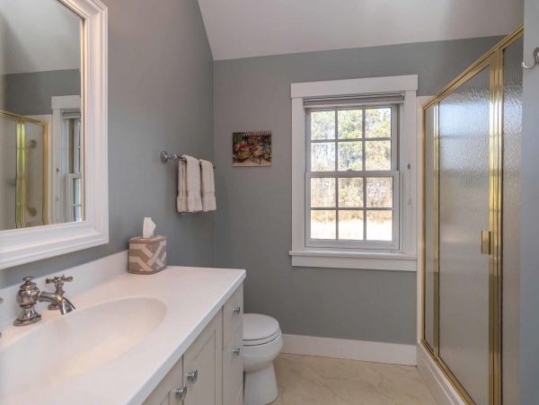 Cape Cod Home 994589