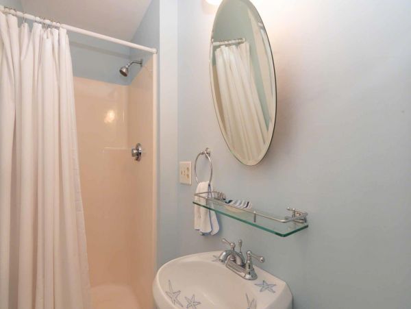 Cape Cod Home 994589