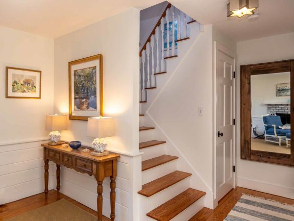 Cape Cod Home 994589