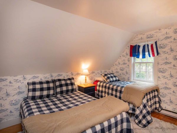 Cape Cod Home 994589