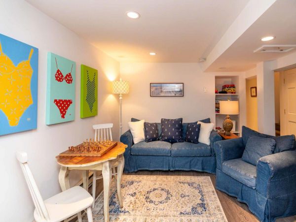 Cape Cod Home 994589
