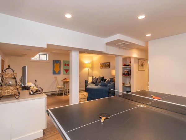 Cape Cod Home 994589