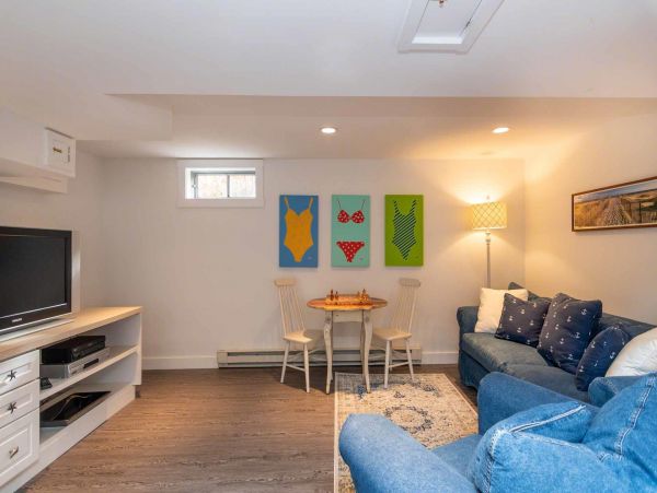 Cape Cod Home 994589