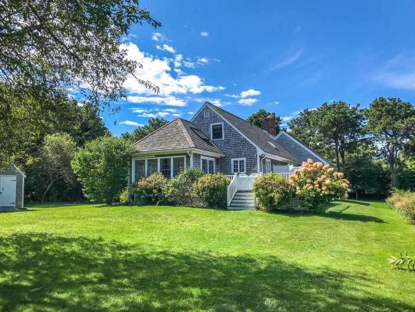 Cape Cod Home 994589