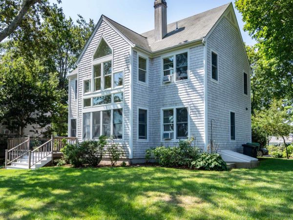 Cape Cod Home 994591