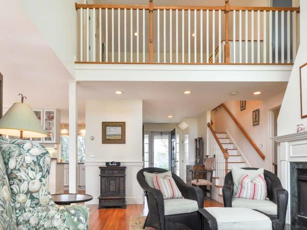 Cape Cod Home 994591