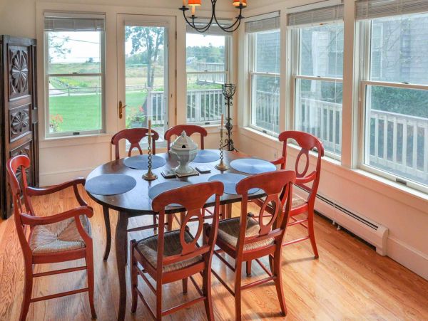 Cape Cod Home 994591