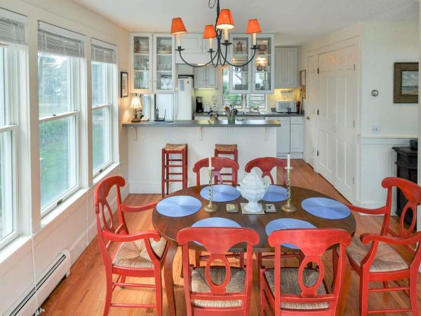 Cape Cod Home 994591
