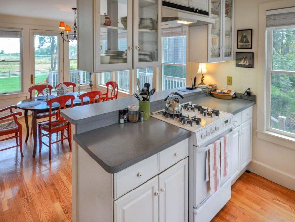 Cape Cod Home 994591