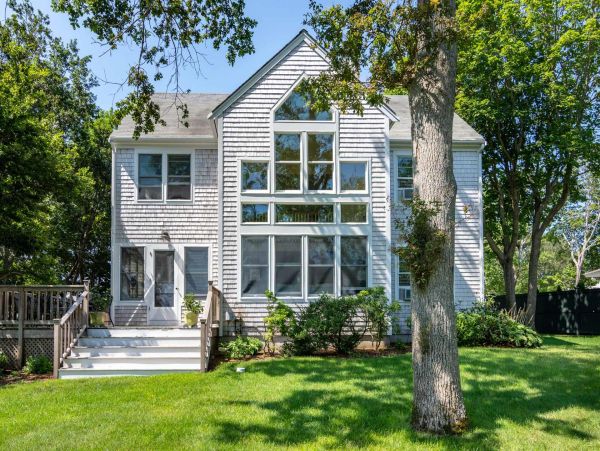 Cape Cod Home 994591