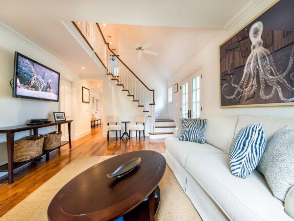 Cape Cod Home 994592