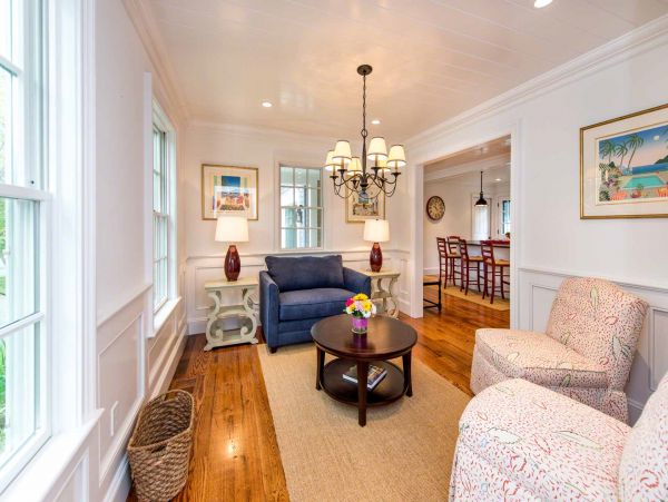 Cape Cod Home 994592
