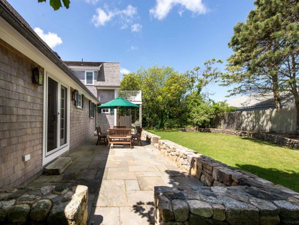 Cape Cod Home 994592