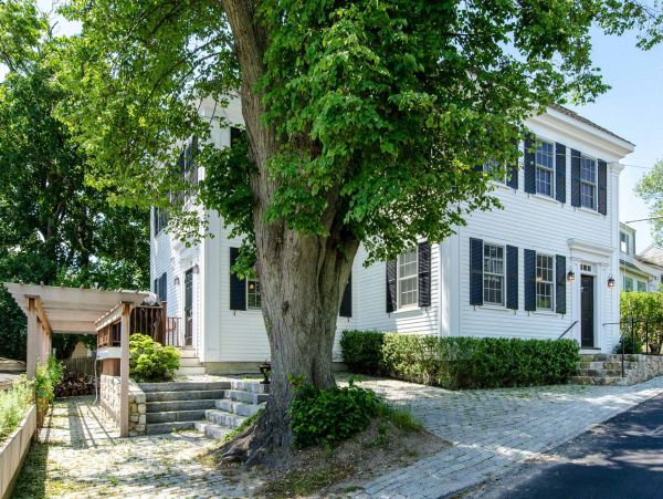Cape Cod Home 994593