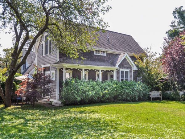 Cape Cod Home 994594