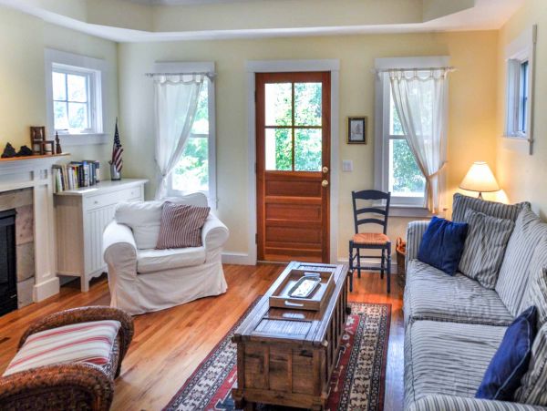 Cape Cod Home 994594