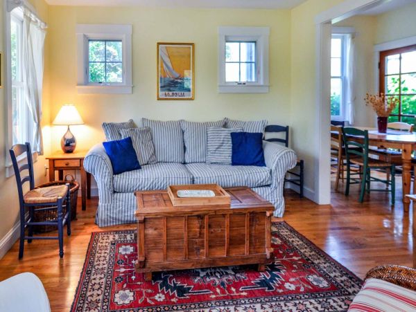 Cape Cod Home 994594