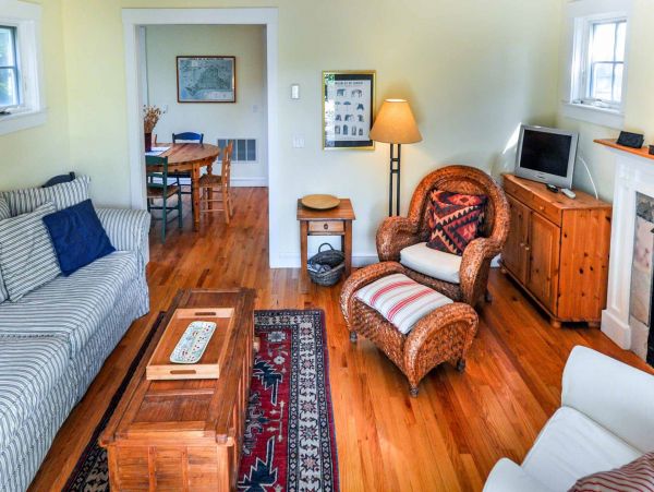 Cape Cod Home 994594