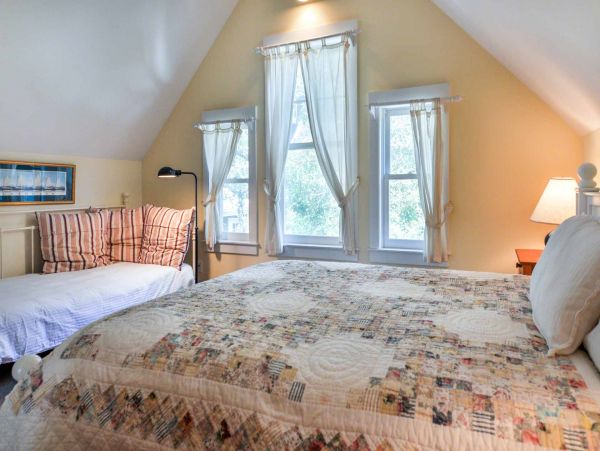 Cape Cod Home 994594